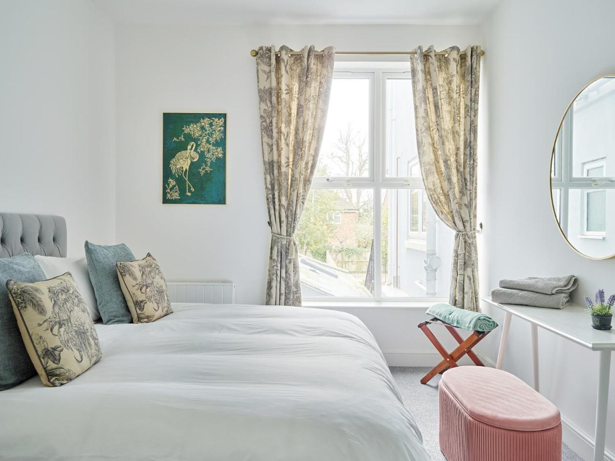 Curb Properties - Super 2 Bed Apartment 5 Min From Town Centre كيلتنهام المظهر الخارجي الصورة